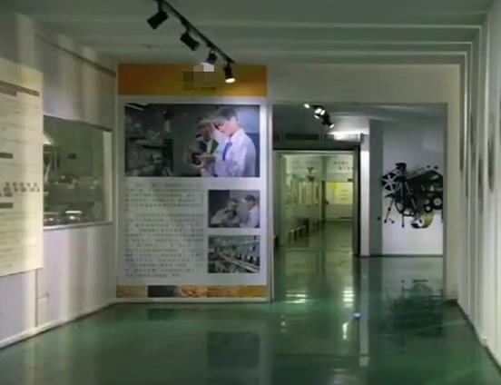 61岁何家劲晒自家工厂,逆袭成圈内 隐形富豪 ,至今不婚